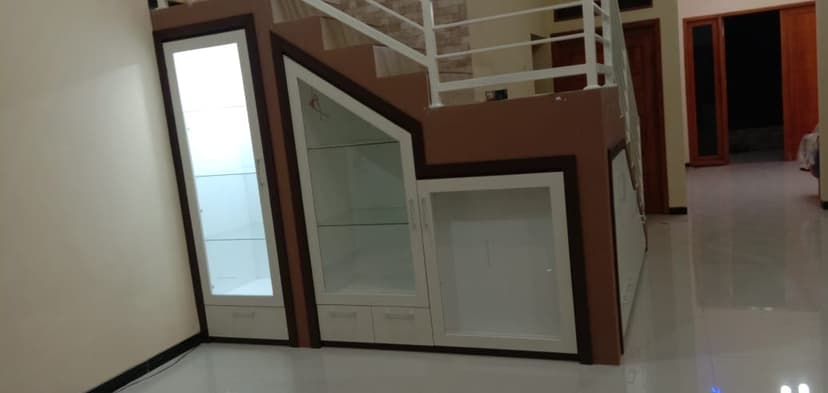 Interior 8